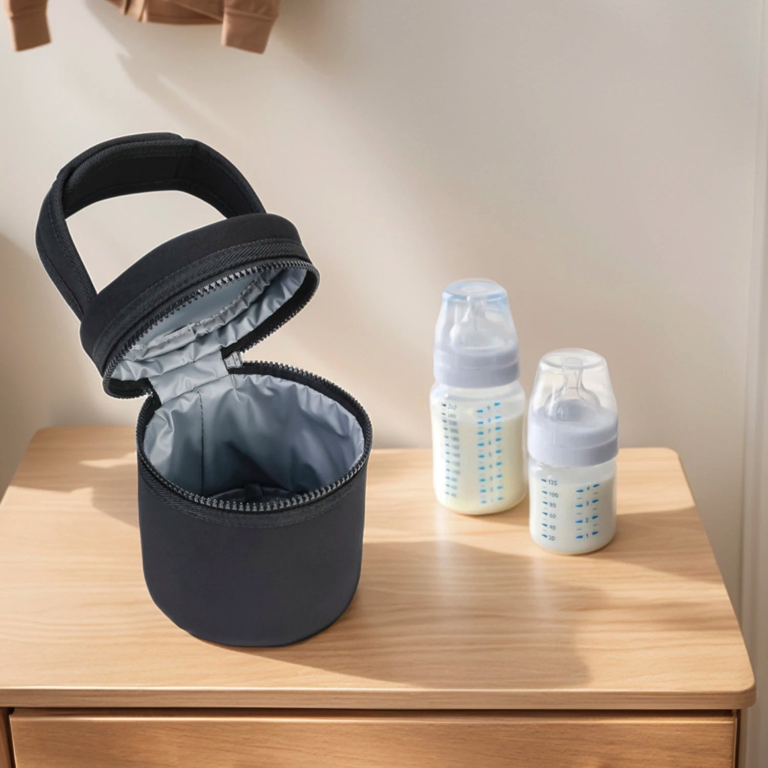 Waterproof bottle bag for baby and mother travel; milk bottle storage bag; mommy bag.